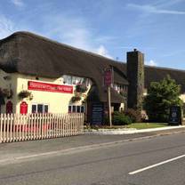 Una foto del restaurante Greyhound Country Inn