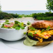 Una foto del restaurante The Bistro at Lora Bay