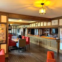 photo of right whale pub at the algonquin resort restaurant