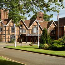 Manor Restaurant at Macdonald Alveston Manor Hotel餐廳的相片