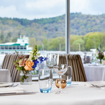 Een foto van restaurant The Lakeview Restaurant at Macdonald Old England Hotel