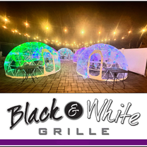 Foto von Black & White Grille Restaurant