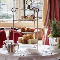 Una foto del restaurante Afternoon Tea in the Park Lounge at the Milestone Hotel