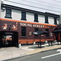 Une photo du restaurant Young Street Tavern