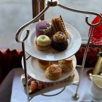 Una foto del restaurante Afternoon Tea in the Palace Lounge at The Rubens Hotel