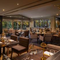 Una foto del restaurante Riverside Restaurant & Terrace at Crowne Plaza Stratford-Upon-Avon