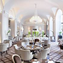 A photo of Le George - Four Seasons Hôtel George V restaurant