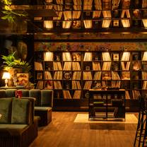 Restaurants near Cafe Campus Montreal - Le Vinyl Bar par W Montréal