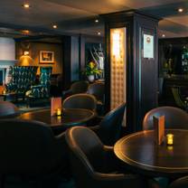 Restaurants near Royal Theatre Victoria - Clive's Classic Lounge