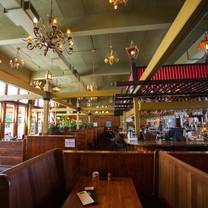 Foto von McMenamins Tavern on the Square Restaurant