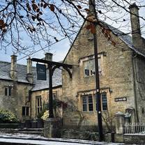 Una foto del restaurante The Crown Shipton