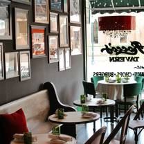Una foto del restaurante Rocco's Tavern