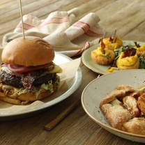 Una foto del restaurante Lazy Dog Restaurant & Bar - Cupertino