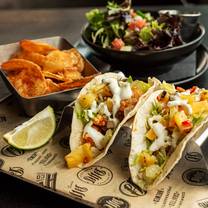 Una foto del restaurante Alter Brewing + Kitchen- Oak Brook