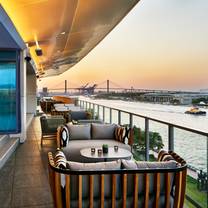 Una foto del restaurante Lavender Rooftop Kitchen & Bar