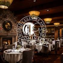 Una foto del restaurante The Grill Room at The Fairmont Chateau Whistler