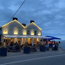 Una foto del restaurante The Strand Inn