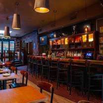 Una foto del restaurante Rustik Tavern