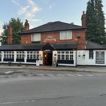 Una foto del restaurante The Threehorseshoes at Seer Green