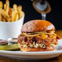 Una foto del restaurante Cooper's Hawk Winery & Restaurant - Algonquin, IL