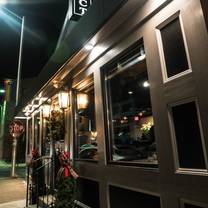Restaurants near Rhodes on the Pawtuxet - The District