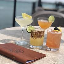 Una foto del restaurante The Waterfront Restaurant & Lounge