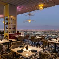 Une photo du restaurant ISSEI at Radisson Dubai DAMAC Hills Roof Top