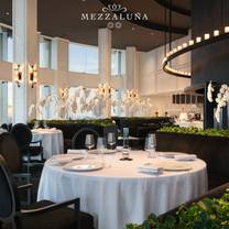 Una foto del restaurante Mezzaluna – Tower Club at lebua State Tower