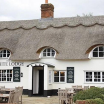 Une photo du restaurant The White Lodge Attleborough