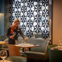 The Avenue Bar & Restaurant at Clayton Hotel London Wall