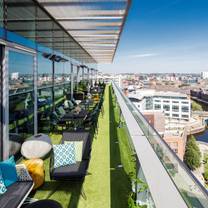 Une photo du restaurant Sky Lounge at Doubletree by Hilton Leeds