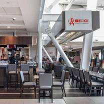 Une photo du restaurant L’Auberge Saint-Gabriel, Montreal-Pierre Elliott Trudeau International Airport - International Zone, Gate 52