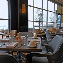 Une photo du restaurant Two45 Waterfront Grille