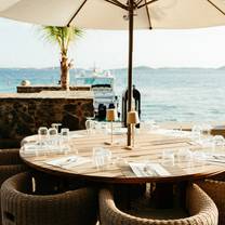 Una foto del restaurante Ferry to Lovango Resort + Beach Club from St. John & St. Thomas