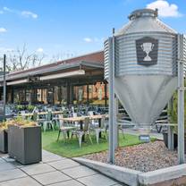 Restaurants near Kings Raleigh - Trophy Brewing & Pizza