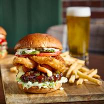 Une photo du restaurant D'Arcy McGees - Sparks Street