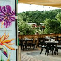 Una foto del restaurante STJ Speakeasy (Formerly STJ Hideaway)