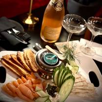 Una foto del restaurante The Blue Parrot Lounge