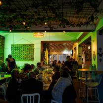 Una foto del restaurante South of the Wall