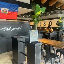 Una foto del restaurante Zeke's Kitchen & Bar
