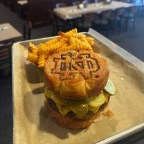 Una foto del restaurante Legends of Notre Dame