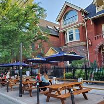 Convocation Hall Toronto Restaurants - Madison Avenue Pub