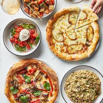 Una foto del restaurante Mezza Via