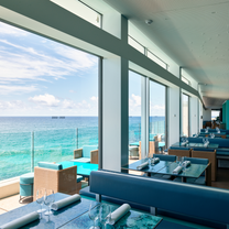 Una foto del restaurante Icebergs Dining Room and Bar