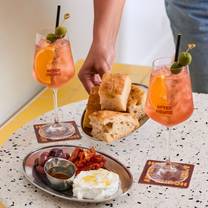 Una foto del restaurante After Hours by Cut Lunch Deli