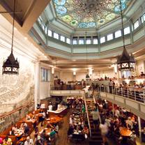 Una foto del restaurante John's Pizzeria