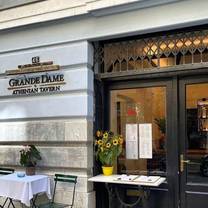 Une photo du restaurant Grande Dame Athenian Tavern