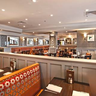 Stephanie's On Newbury