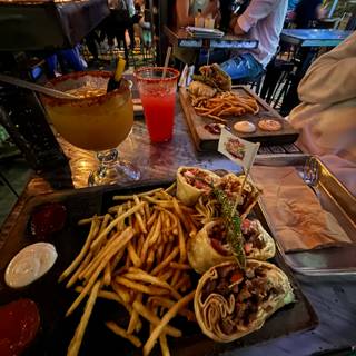 SUSHI and CHILL ♥️🥢 #weekendvibes - King and Queen Cantina