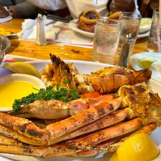 Home - Sammy's Fish Box world famous seafood signature dishes and cocktails  - City Island - Bronx - New York City